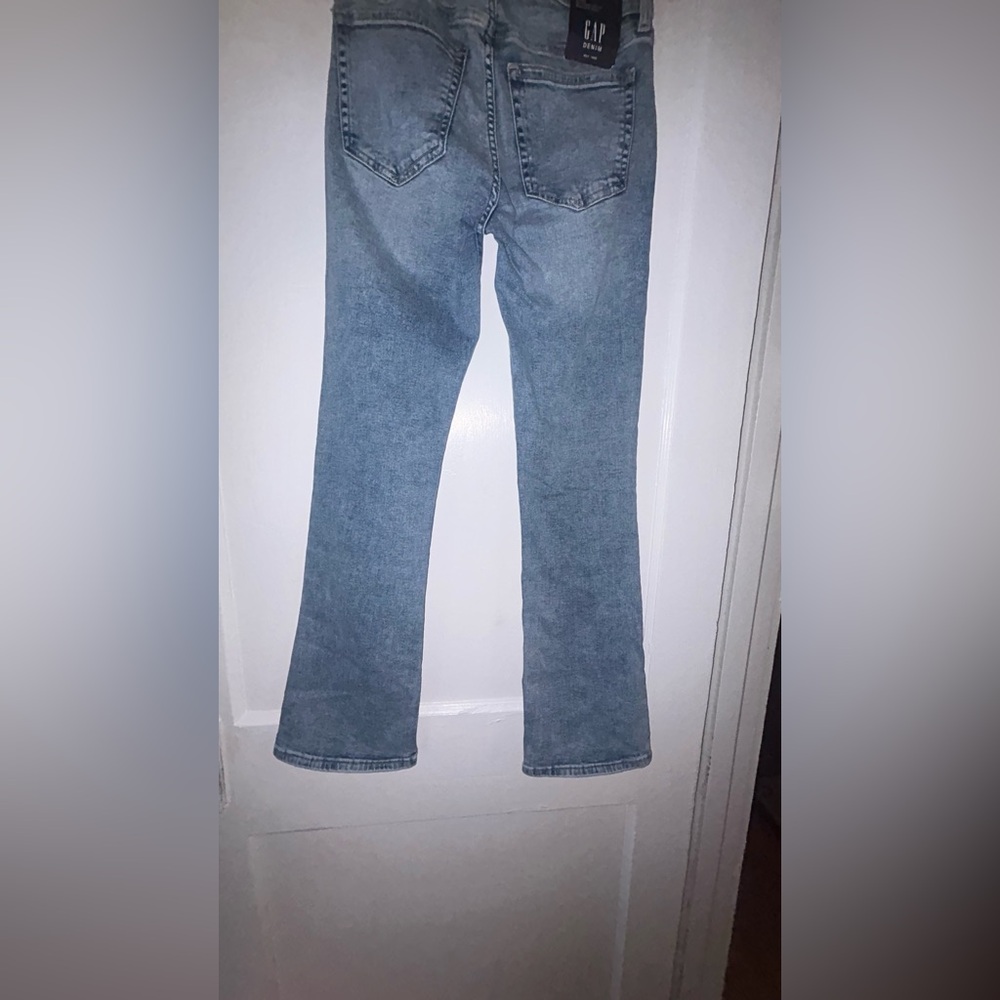 H&M Women's Light Blue cropped flared  bottom jeans  NWT size 4 inseam 25”